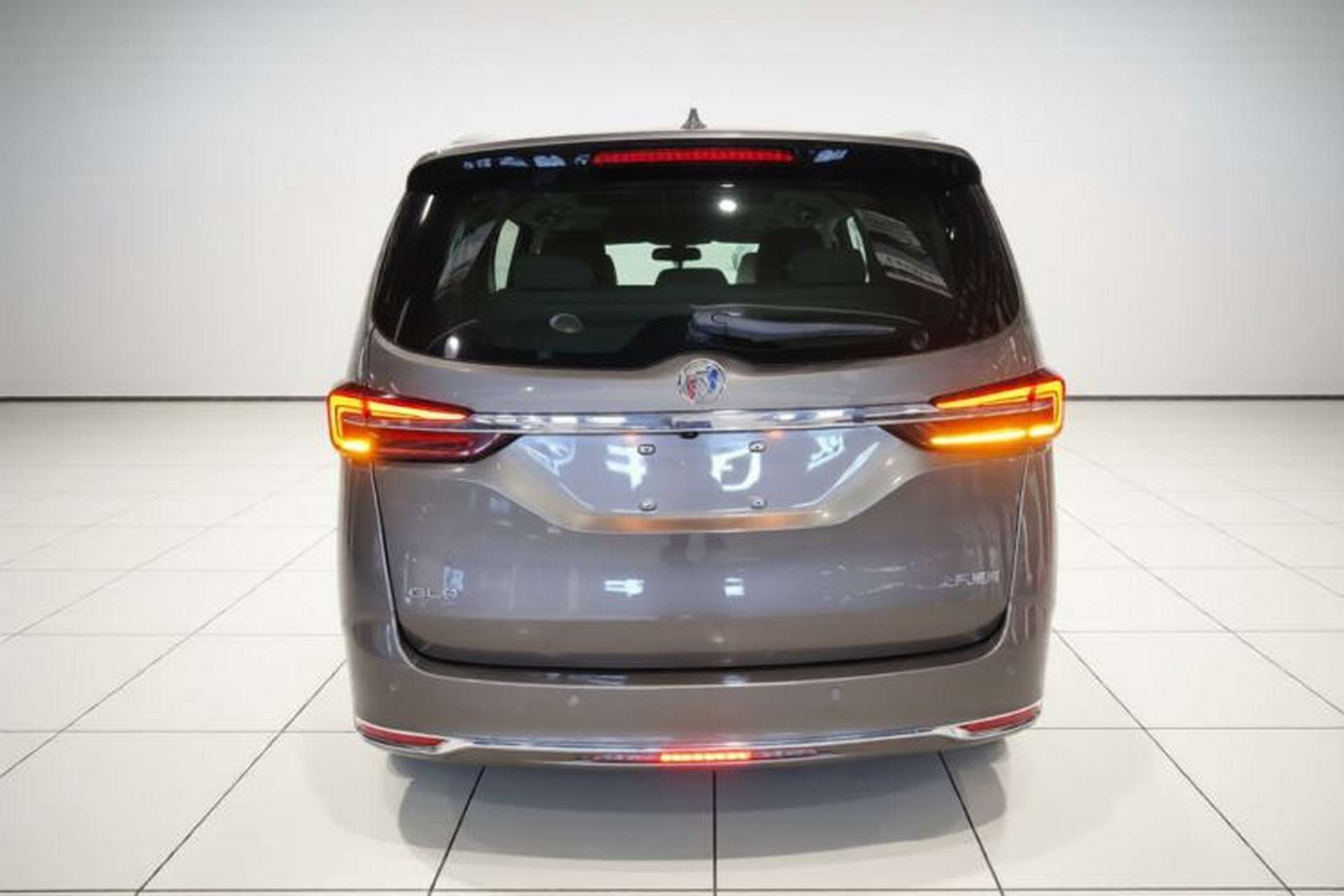 Used Buick GL8 2023 Facelifted Land Cruiser Executive Luxury Version Rear