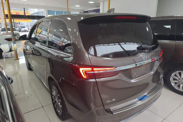 Used Buick GL8 2023 Facelifted Land Cruiser Executive Luxury Version Rear Left 45 Deg