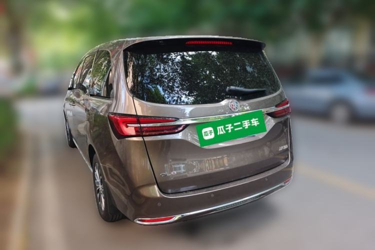 Used Buick GL8 2023 Facelifted Land Cruiser Executive Luxury Version Rear Left 45 Deg