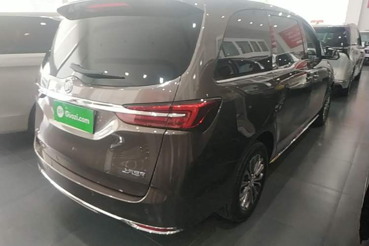 Used Buick GL8 2023 Facelifted Land Cruiser Executive Luxury Version Rear Right 45 Deg
