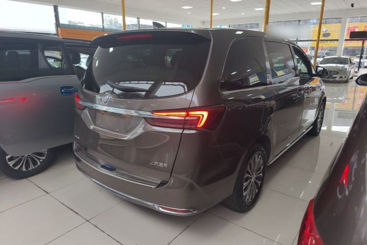 Used Buick GL8 2023 Facelifted Land Cruiser Executive Luxury Version Rear Right 45 Deg