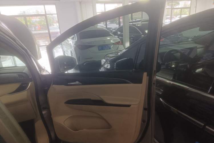 Used Buick GL8 2023 ES Lu Zun Deluxe Model Right Front Door Interior