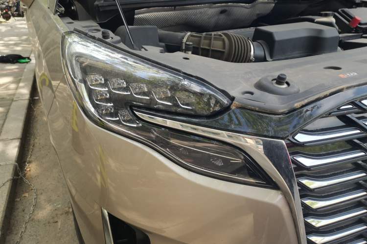 Used Buick GL8 2023 ES Lu Zun Deluxe Model Right Front Headlight