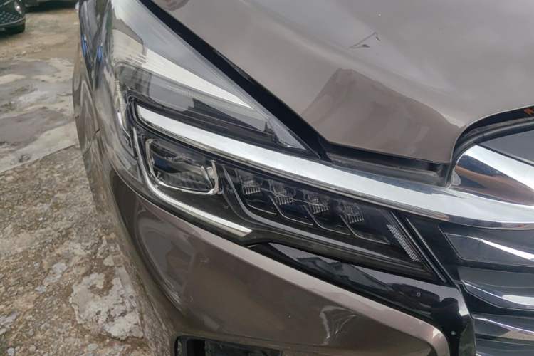 Used Buick GL8 2023 Land Executive Class Deluxe Model Right Front Headlight