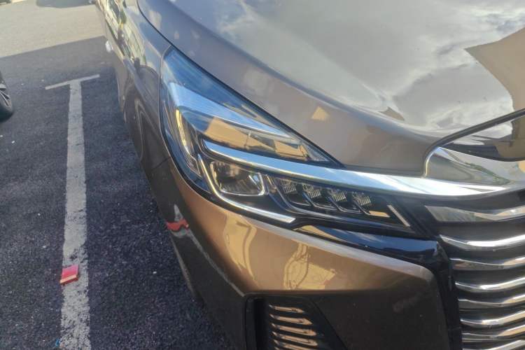 Used Buick GL8 2023 Land Executive Class Smart Enjoyment Model Right Front Headlight
