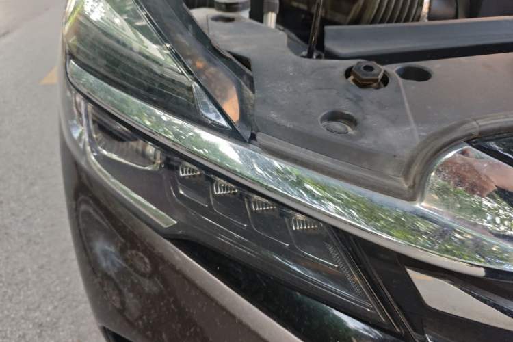 Used Buick GL8 2023 Facelifted Land Cruiser Executive Luxury Version Right Front Headlight