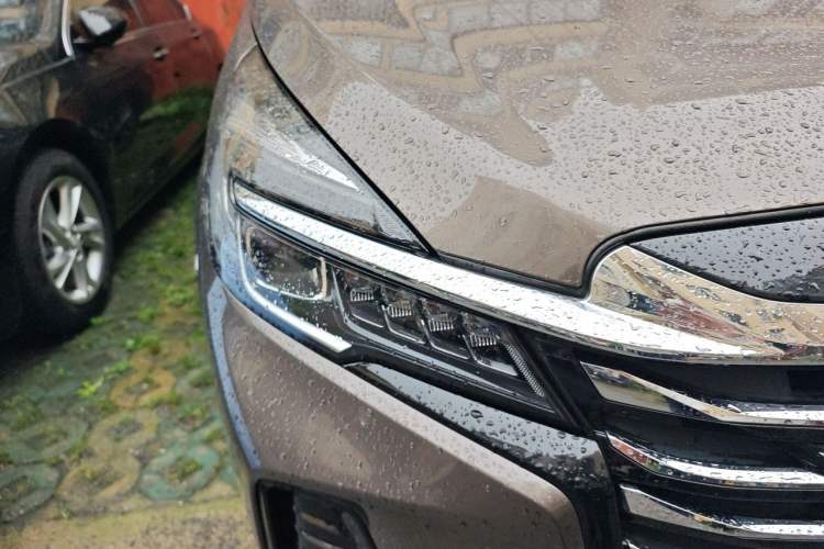 Used Buick GL8 2023 Facelifted Land Cruiser Executive Luxury Version Right Front Headlight