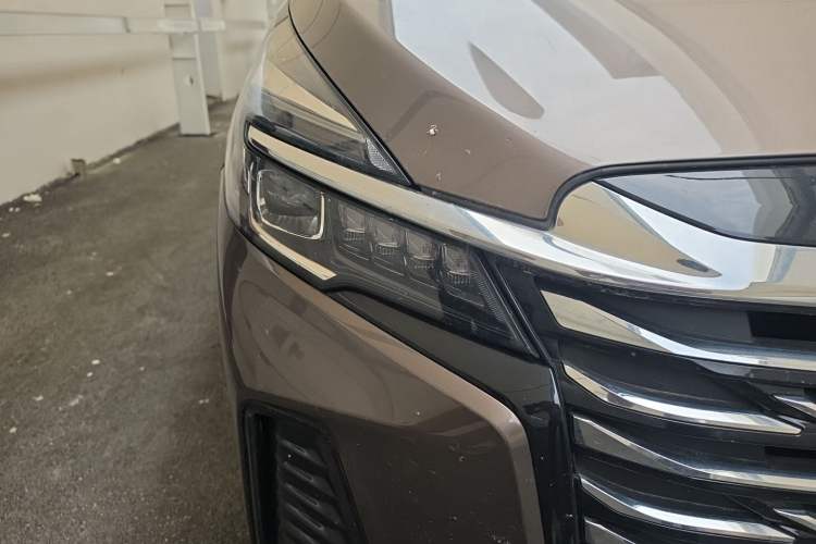 Used Buick GL8 2023 Land Executive Class 652T Luxury Model Right Front Headlight