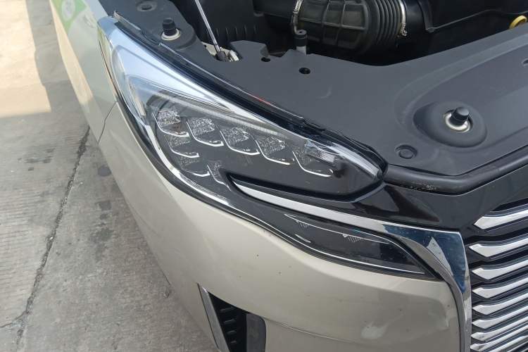 Used Buick GL8 2023 ES Lu Zun Deluxe Model Right Front Headlight