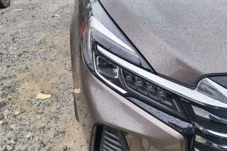 Used Buick GL8 2023 Facelifted Land Cruiser Executive Luxury Version Right Front Headlight