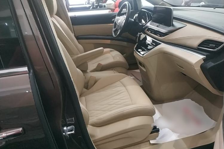 Used Buick GL8 2023 Facelifted Land Cruiser Executive Luxury Version Right Front Seat