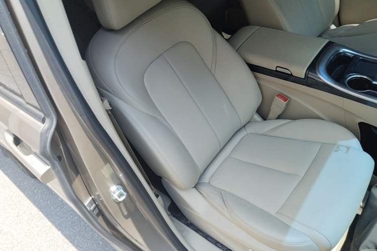 Used Buick GL8 2023 ES Lu Zun Deluxe Model Right Front Seat