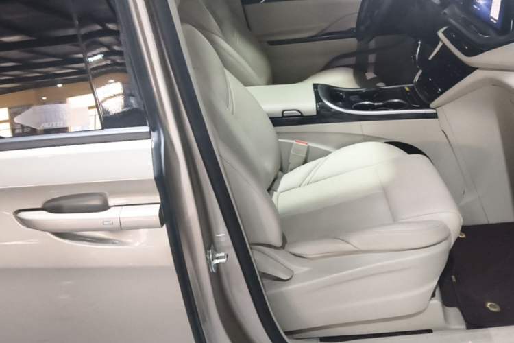 Used Buick GL8 2023 ES Lu Zun Comfort Model Right Front Seat