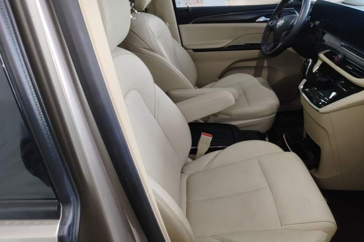 Used Buick GL8 2023 ES Lu Zun Deluxe Model Right Front Seat