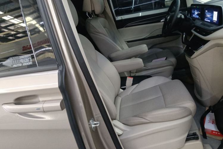 Used Buick GL8 2023 ES Lu Zun Comfort Model Right Front Seat