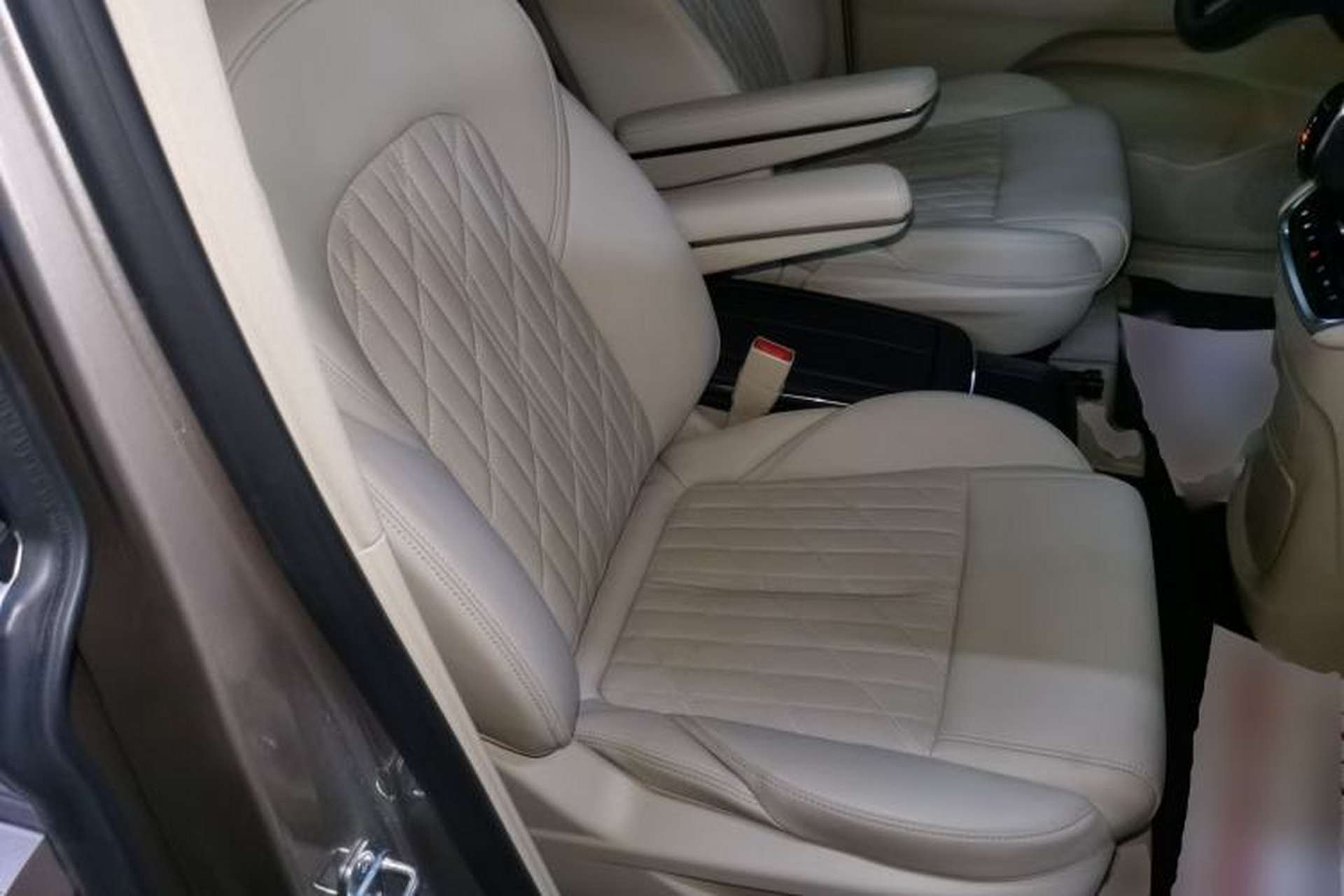 Used Buick GL8 2023 ES Lu Zun Luxury Model Right Front Seat