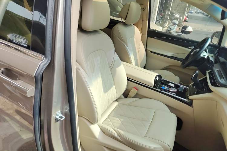 Used Buick GL8 2023 ES Lu Zun Luxury Model Right Front Seat