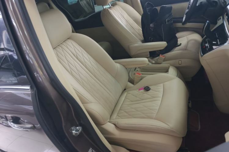 Used Buick GL8 2023 Facelifted Land Cruiser Executive Luxury Version Right Front Seat