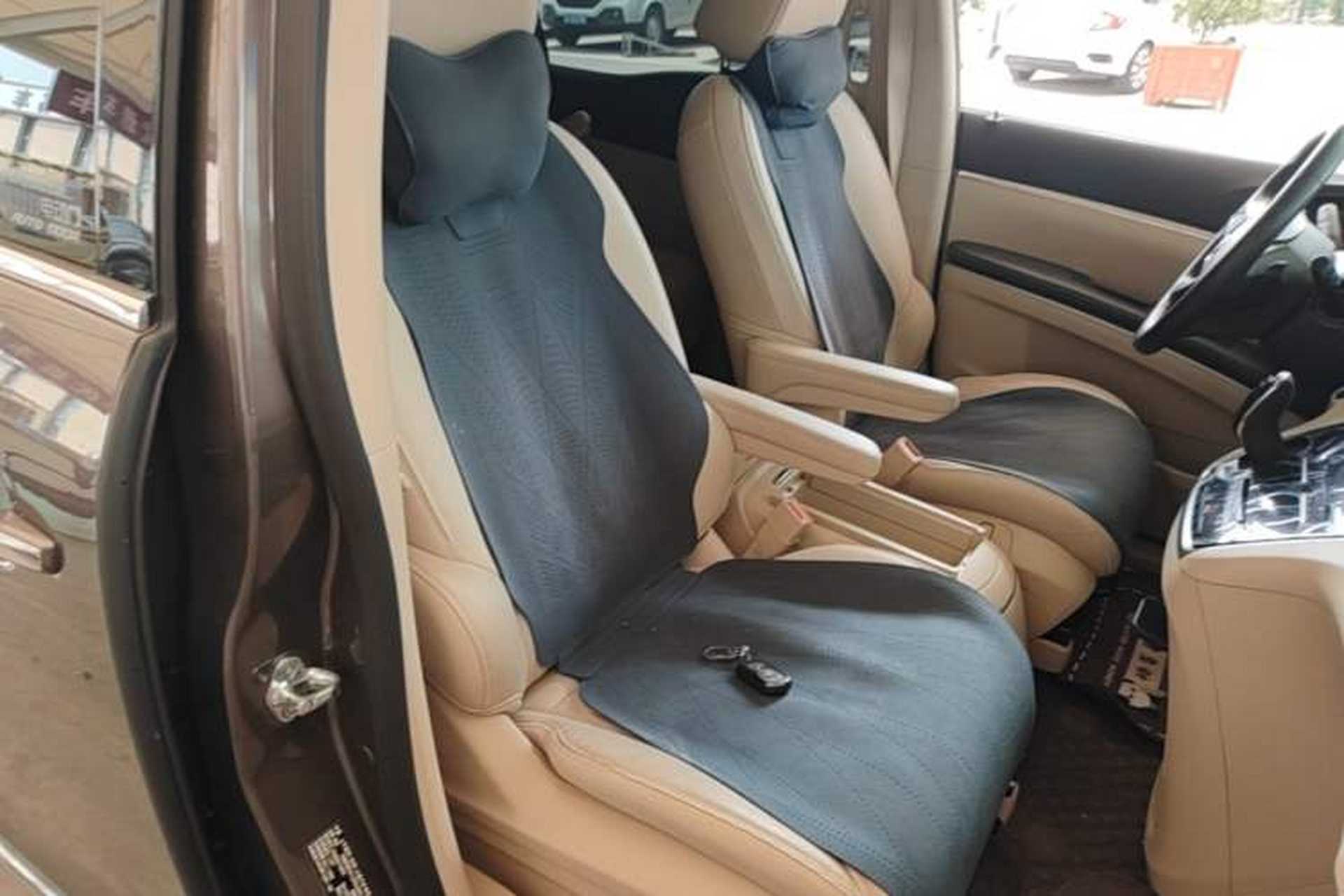Used Buick GL8 2023 Facelifted Land Cruiser Executive Luxury Version Right Front Seat