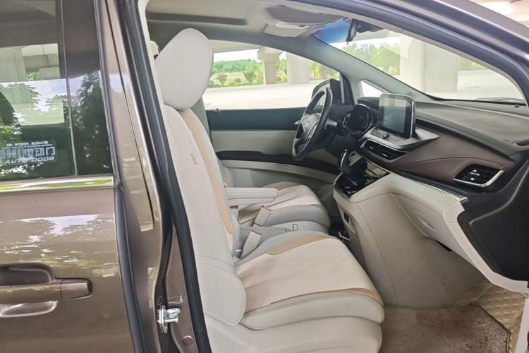 Used Buick GL8 2023 Land Executive Class Comfort Model Right Front Seat