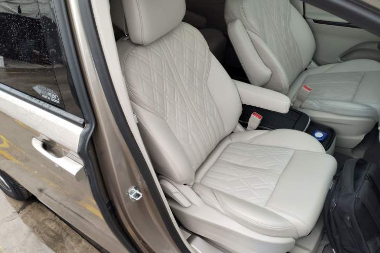 Used Buick GL8 2023 ES Lu Zun Comfort Model Right Front Seat