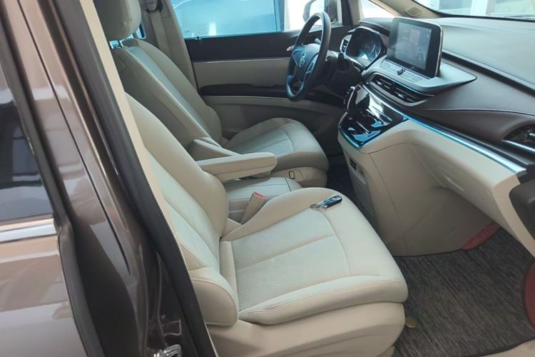 Used Buick GL8 2023 Land Executive Class Comfort Model Right Front Seat
