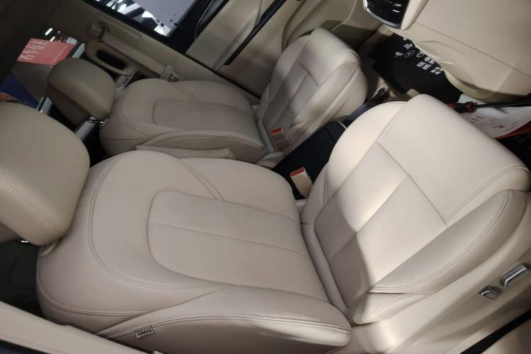 Used Buick GL8 2023 ES Lu Zun Deluxe Model Right Front Seat
