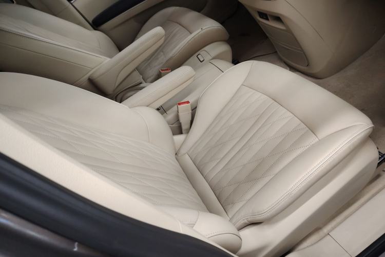 Used Buick GL8 2023 Land Executive Class 652T Luxury Model Right Front Seat