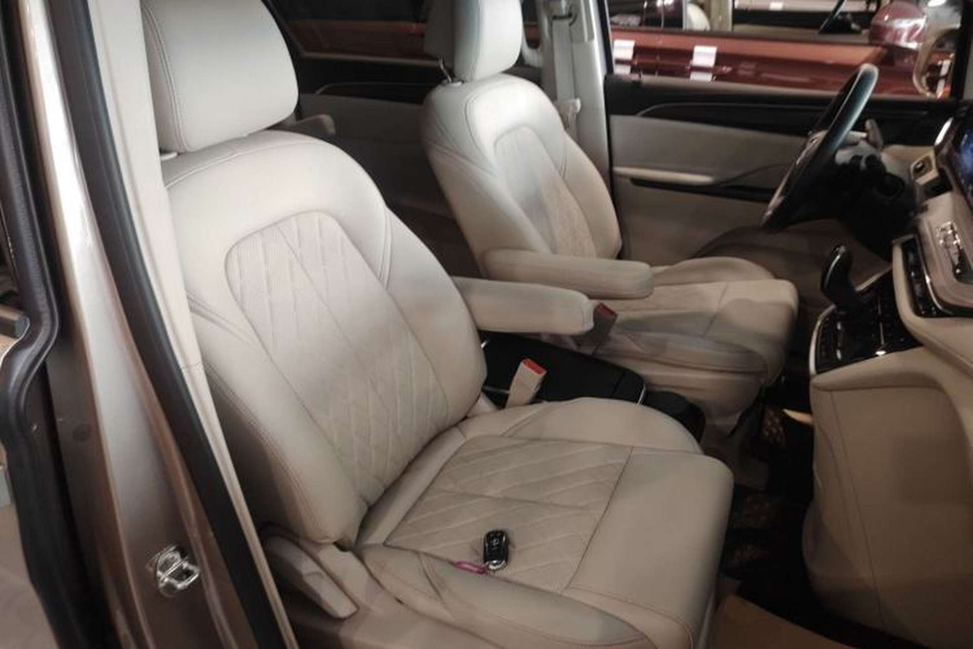 Used Buick GL8 2023 ES Lu Zun Comfort Model Right Front Seat