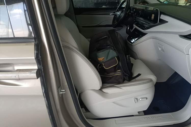 Used Buick GL8 2023 ES Lu Zun Luxury Edition and Yue Version Right Front Seat