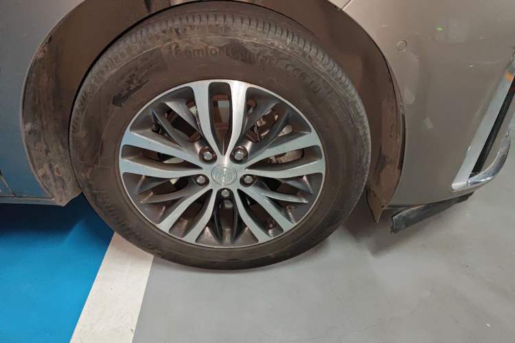 Used Buick GL8 2023 ES Lu Zun Deluxe Model Right Front Wheel Hub