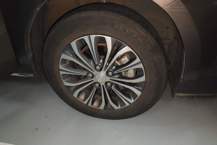 Used Buick GL8 2023 Land Executive Class Smart Enjoyment Model Right Front Wheel Hub