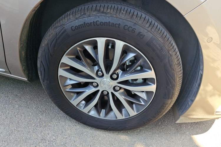 Used Buick GL8 2023 ES Lu Zun Deluxe Model Right Front Wheel Hub