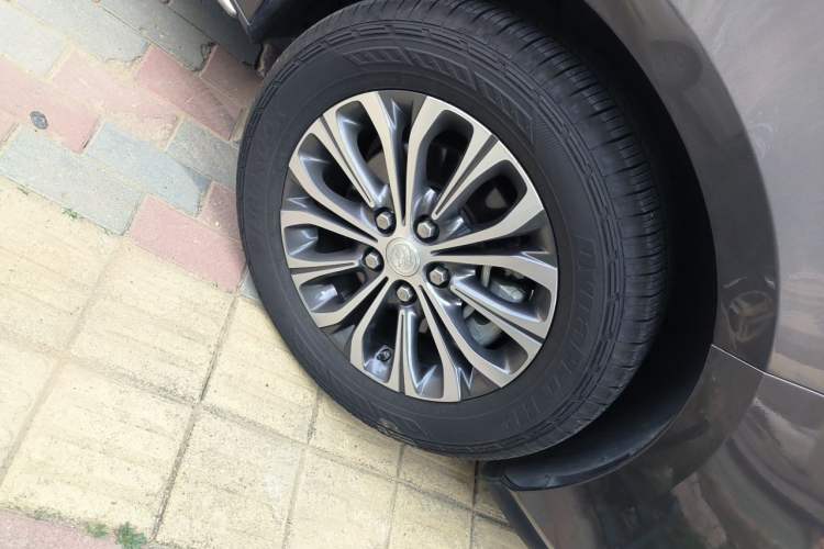 Used Buick GL8 2023 Land Executive Class Comfort Model Right Front Wheel Hub