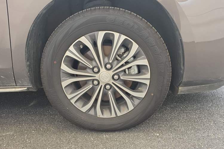 Used Buick GL8 2023 Land Executive Class 652T Luxury Model Right Front Wheel Hub