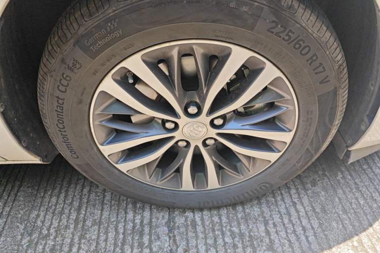 Used Buick GL8 2023 ES Lu Zun Comfort Model Right Front Wheel Hub