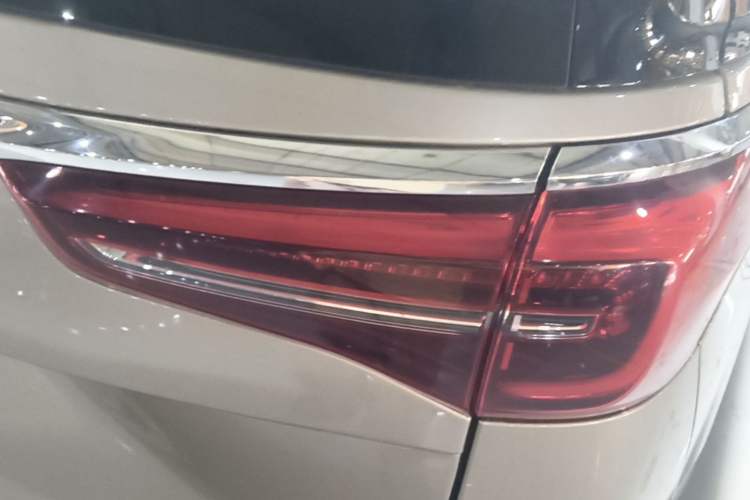 Used Buick GL8 2023 ES Lu Zun Comfort Model Right Rear Taillight