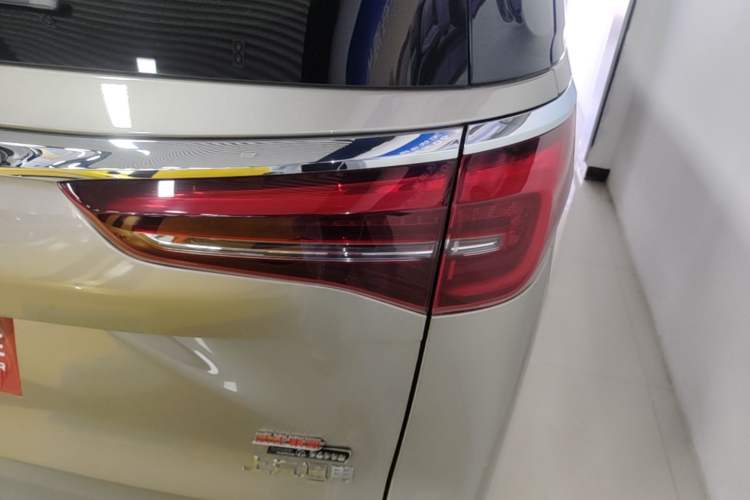 Used Buick GL8 2023 ES Lu Zun Deluxe Model Right Rear Taillight