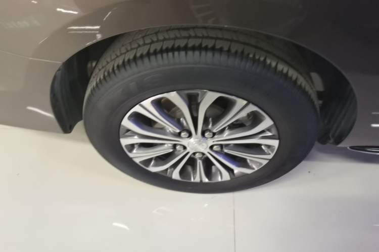 Used Buick GL8 2023 Land Executive Class 652T Luxury Model Right Rear Wheel Hub