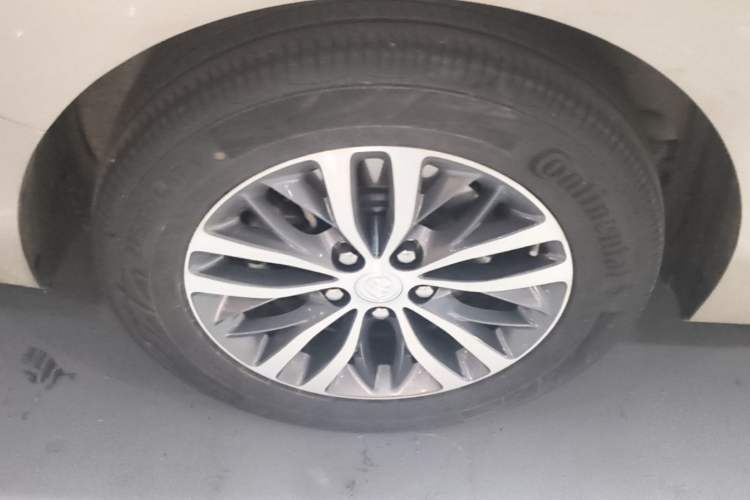 Used Buick GL8 2023 ES Lu Zun Comfort Model Right Rear Wheel Hub