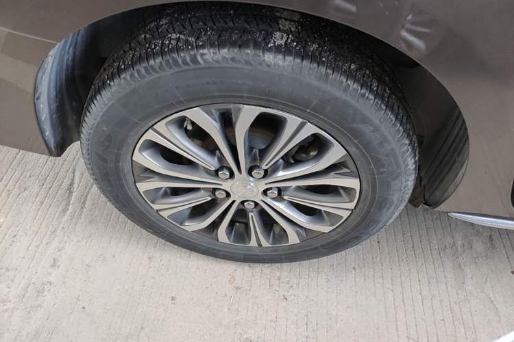 Used Buick GL8 2023 Land Executive Class Smart Enjoyment Model Right Rear Wheel Hub