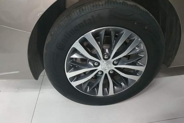 Used Buick GL8 2023 ES Lu Zun Deluxe Model Right Rear Wheel Hub
