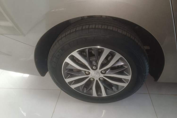 Used Buick GL8 2023 ES Lu Zun Deluxe Model Right Rear Wheel Hub