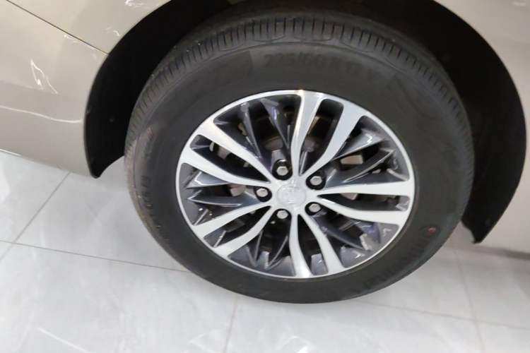 Used Buick GL8 2023 ES Lu Zun Deluxe Model Right Rear Wheel Hub