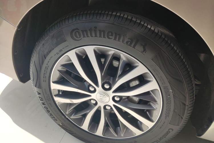 Used Buick GL8 2023 ES Lu Zun Comfort Model Right Rear Wheel Hub