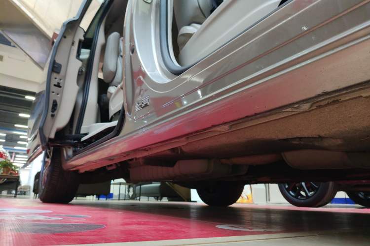 Used Buick GL8 2023 ES Lu Zun Comfort Model Right Side Sill