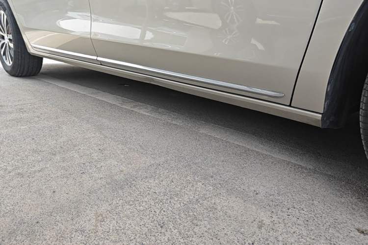 Used Buick GL8 2023 ES Lu Zun Deluxe Model Right Side Sill