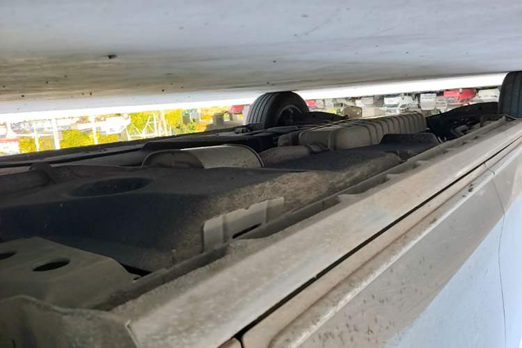 Used Buick GL8 2023 ES Lu Zun Deluxe Model Right Side Sill