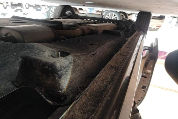 Used Buick GL8 2023 Facelifted Land Cruiser Executive Luxury Version Right Side Sill