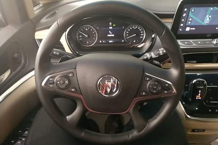 Used Buick GL8 2023 Facelifted Land Cruiser Executive Luxury Version Steering Wheel